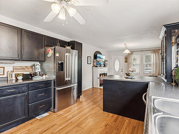 5th image of 219 Monica Dr