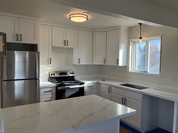 3rd image of 1002 N J St APT 15