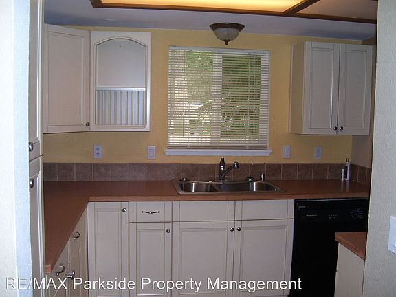 3rd image of 3714 Creighton Ct SE