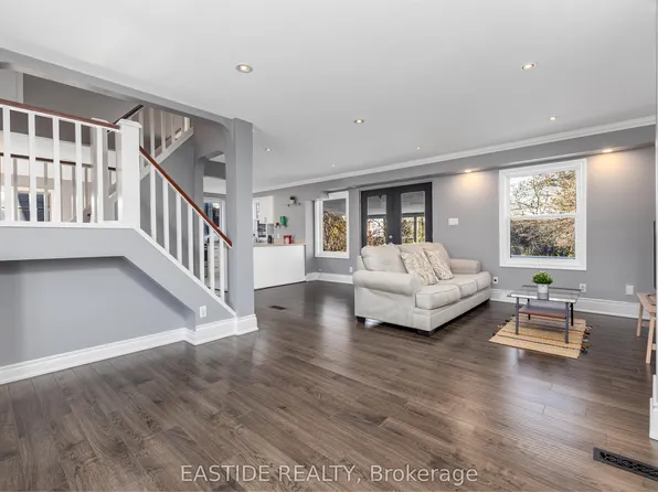 112 Bevdale Rd, Toronto, ON M2R 1L7