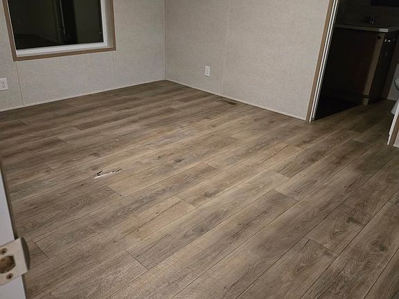 4th image of 1436 Oak St