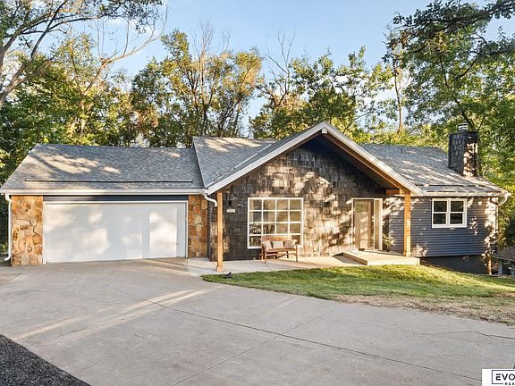 2nd image of 207 Forest Dr
