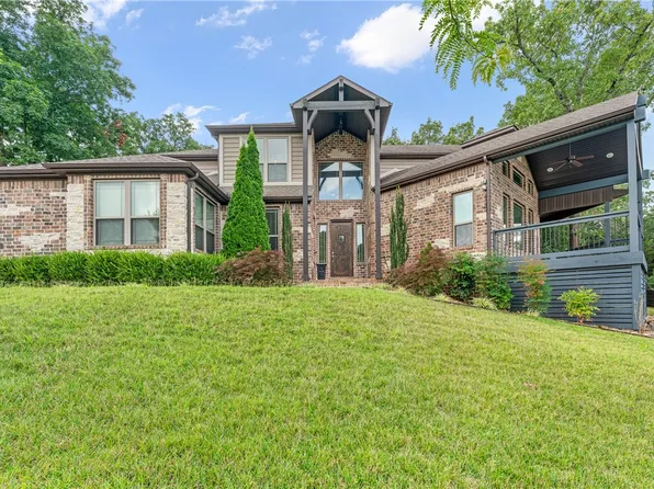 576 E Champion Dr, Fayetteville, AR 72703