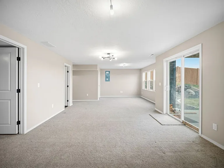 8411 N James Ct — Photo 29