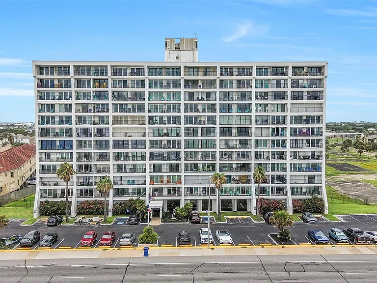 7310 Seawall Blvd #605 — Photo 3
