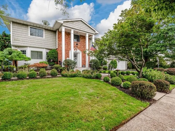 22 Andrews Dr, Massapequa Park, NY 11762