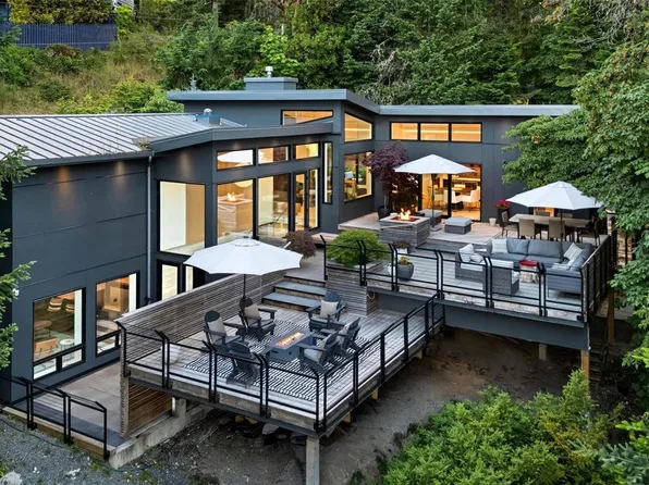 977 Grandview St, North Cowichan, BC V9L 5Y7