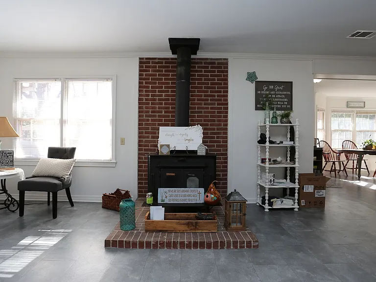 206 E Grady St — Photo 7
