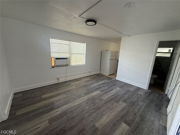 4th image of 3049 2nd St #4