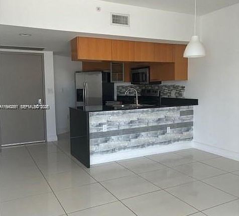 4th image of 1750 N Bayshore Dr APT 1714