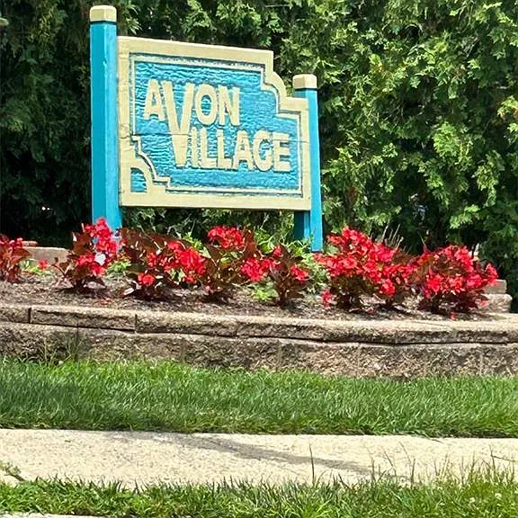 8 Avon Dr #Z — Photo 1
