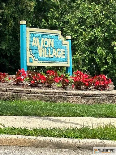 8 Avon Dr #Z Photo 1