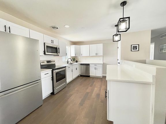 3rd image of 7892 E Hampden Cir