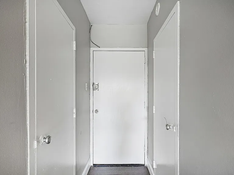 Bryn Mawr Apartments — Photo 20