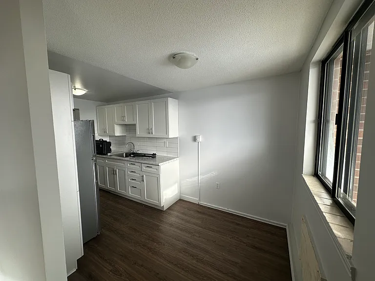 185 Durand St — Photo 5