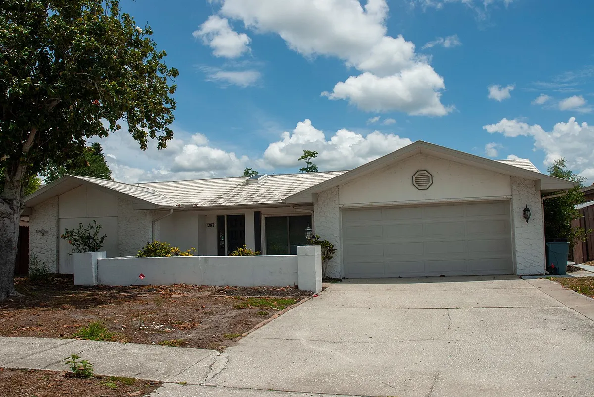 Photo 1 of 28 - 1283 S Disston Ave - Tarpon Springs, FL Primary Photo - 1283 S Disston Ave
