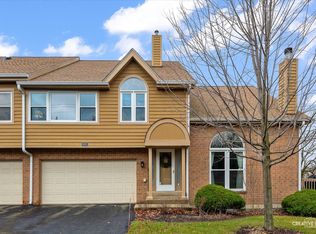 8002 Barrymore Dr, Darien, IL 60561