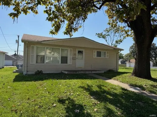 2605 Cayuga St, Granite City, IL 62040