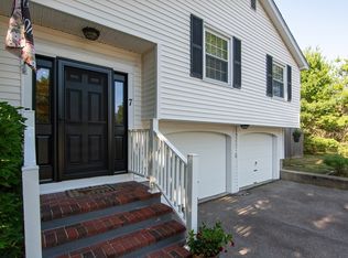 7 Foliage Dr, Walpole, MA 02081