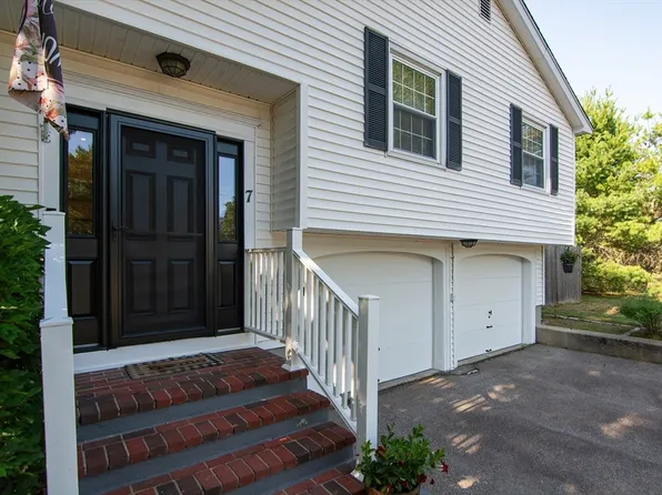 7 Foliage Dr, Walpole, MA 02081