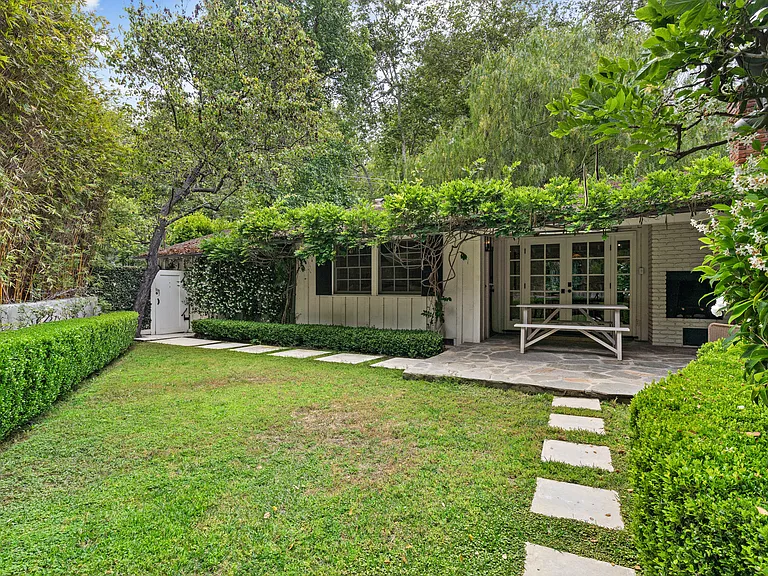 2107 El Roble Ln — Photo 2