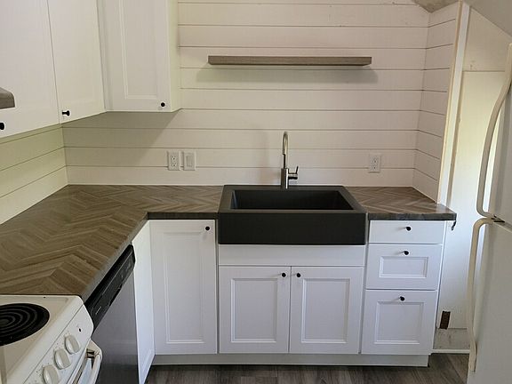 Newly remodeled kitchen - new stove and refrigerator coming soon. Newly updated kitchen