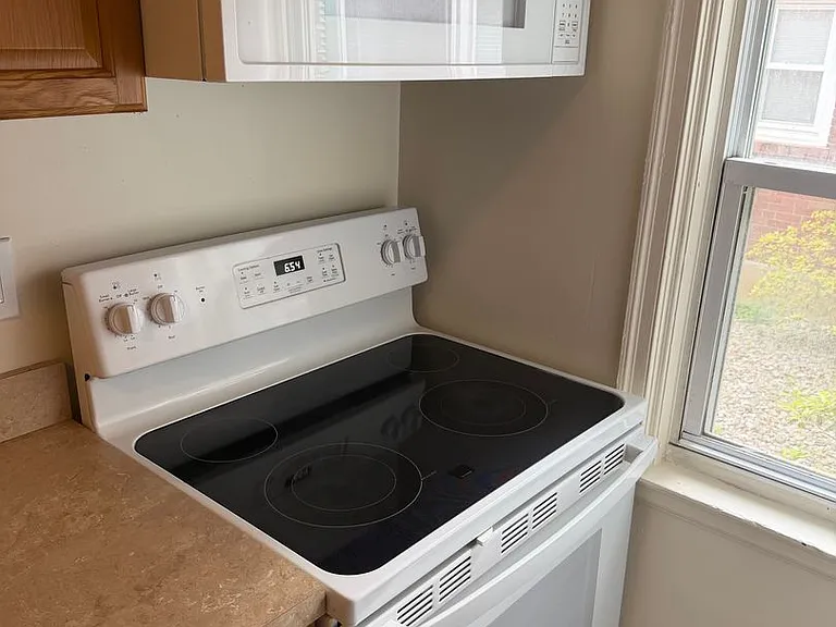 2228 W Allen St — Photo 14