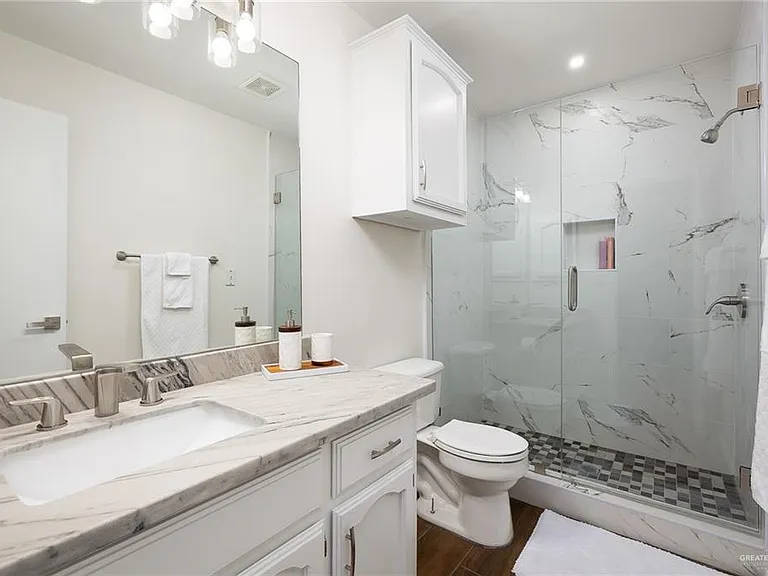 1111 Lake View Dr — Photo 12