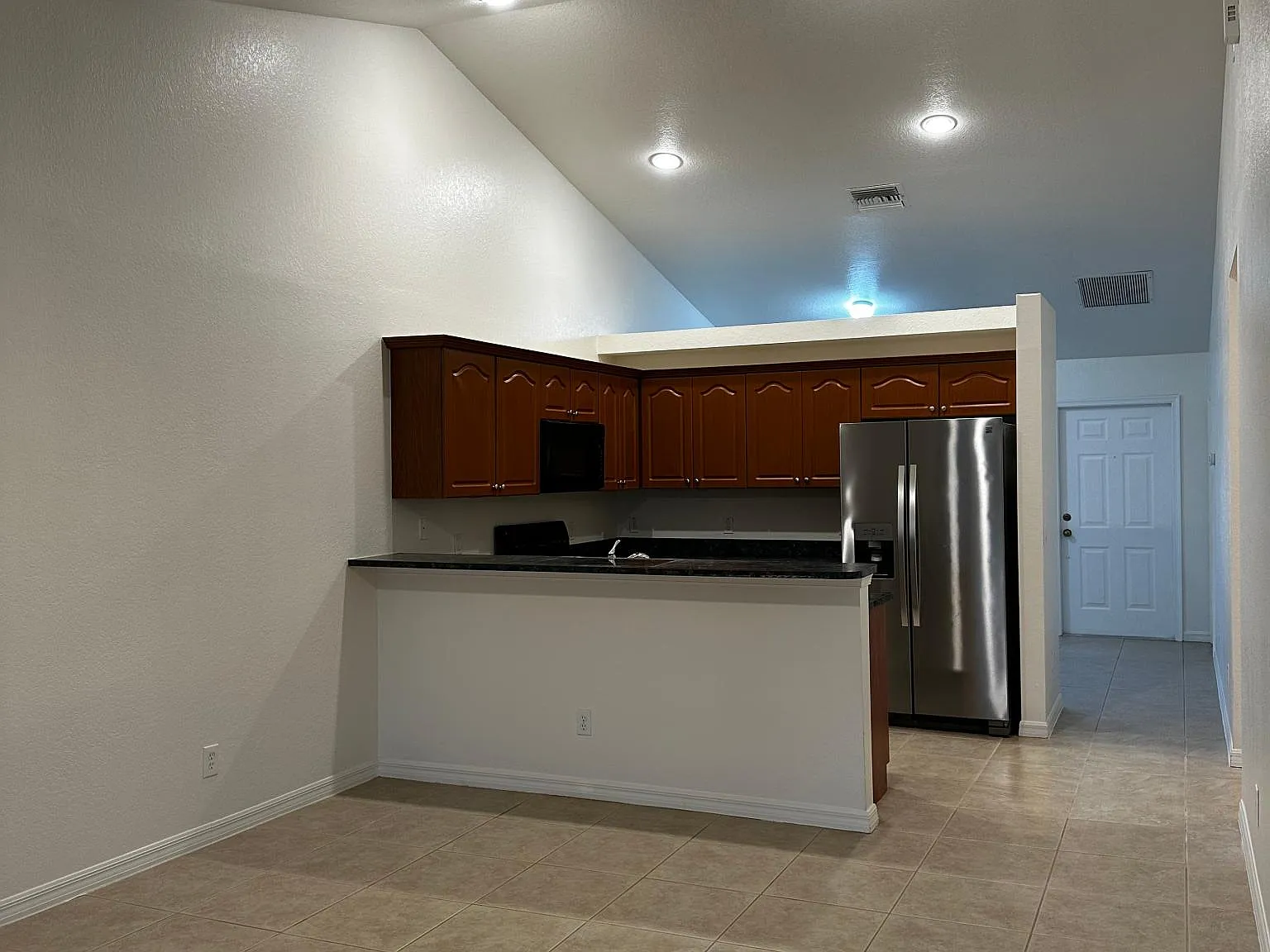 2 bed, 1025 sqft, $1,695 — Photo 3