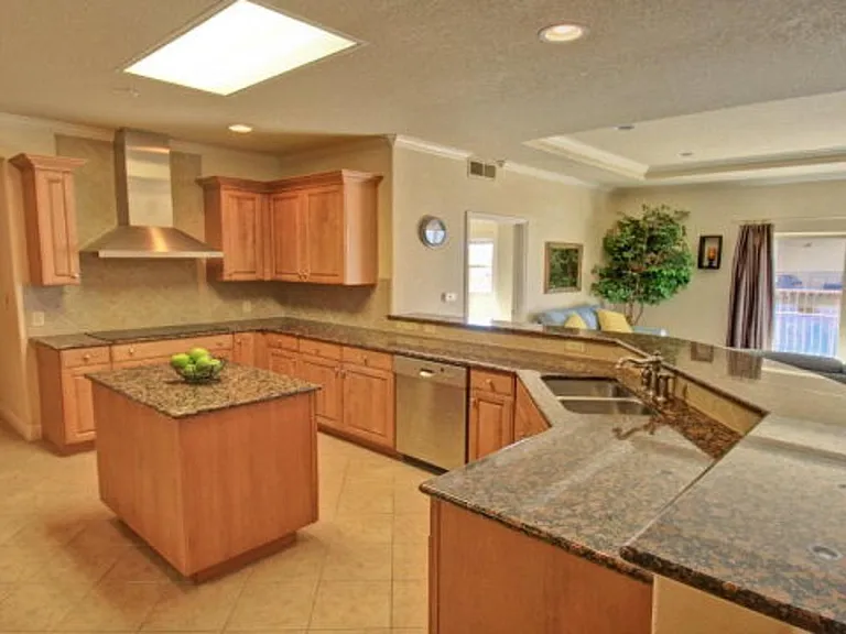 201 W Capricorn Dr #N102 — Photo 4