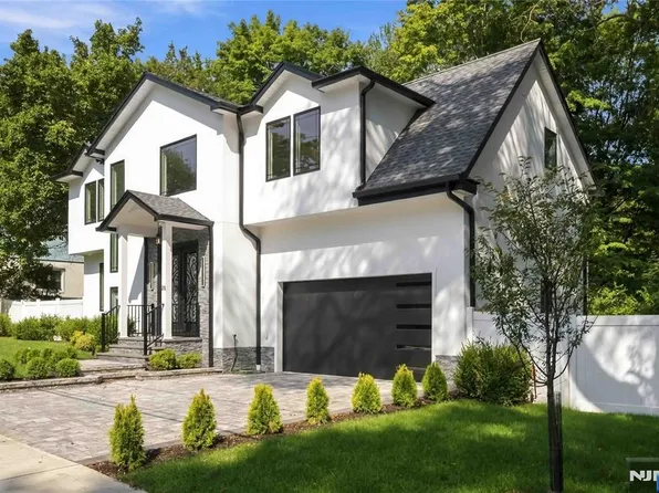 35 Harvey Street, Closter, NJ 07624
