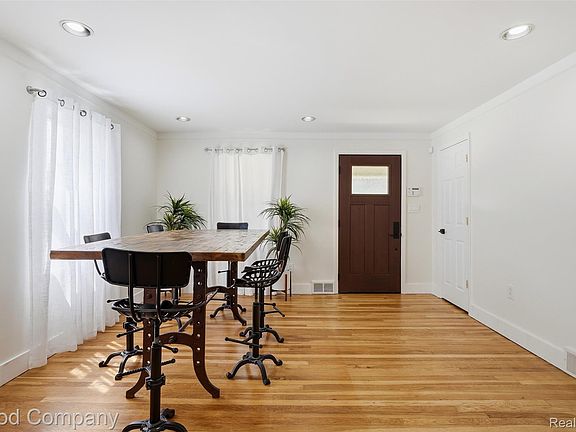 5th image of 411 Pingree Blvd
