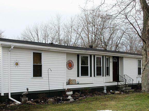 3rd image of 202 Hickory Cir