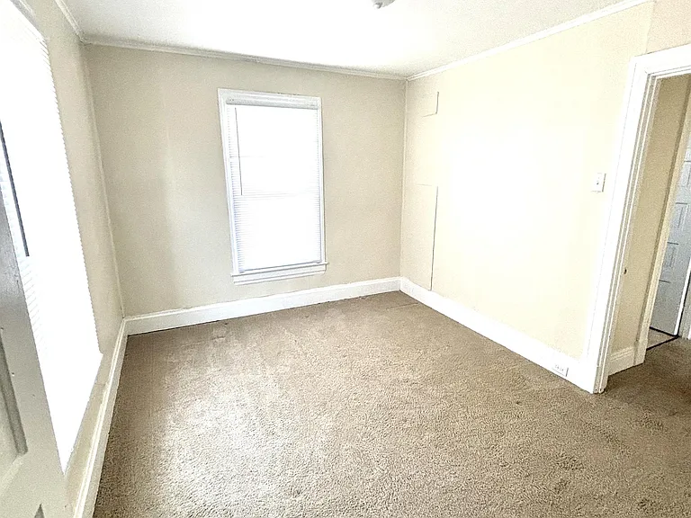 609 George St — Photo 9