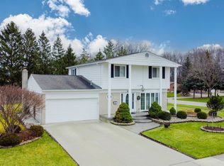 37750 Hanson Dr, Sterling Heights, MI 48310