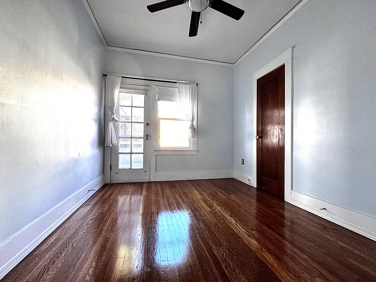 361 S Berendo St — Photo 12