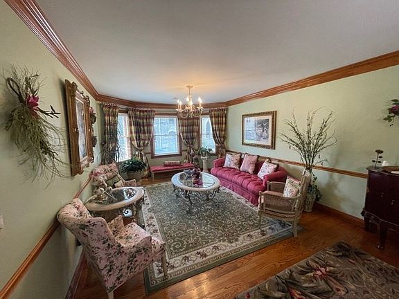 5th image of 416 College St
