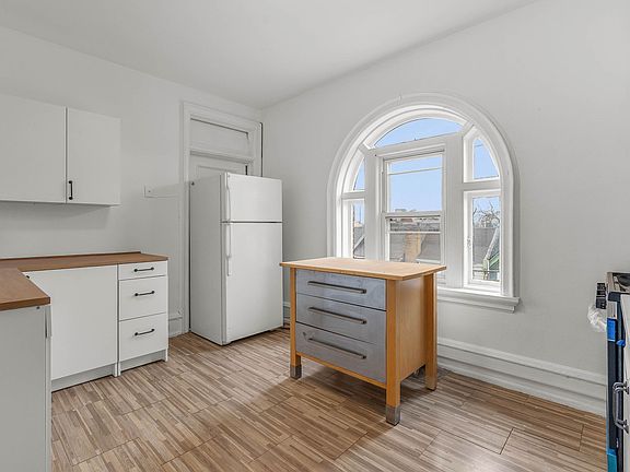 5th image of 1720 Memorial Ave #3