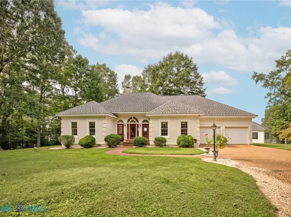 257 Sunset Vista Dr, Hartfield, VA 23071