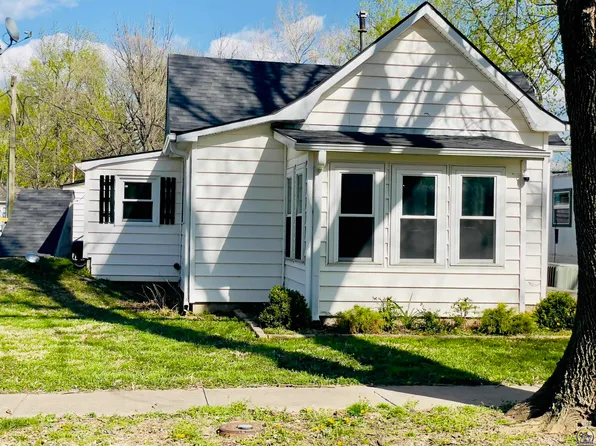 532 Pine St, Rossville, KS 66533