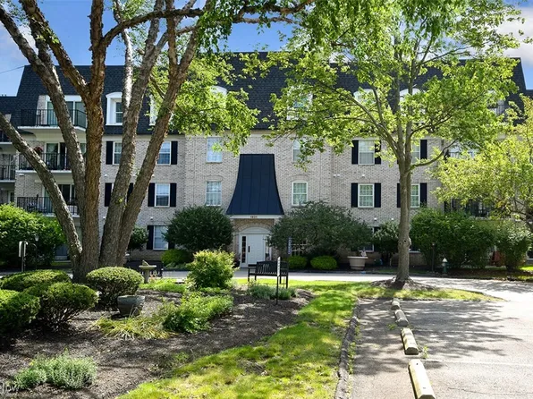 1931 King James Pkwy APT 427, Westlake, OH 44145