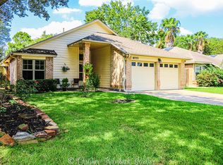 8555 Spring Green Dr, Houston, TX 77095