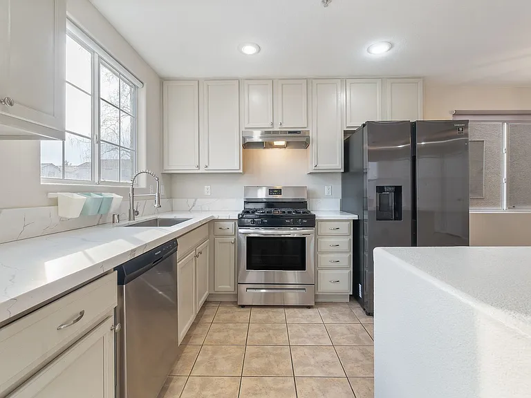 3211 Sunrise Cove Ave — Photo 7