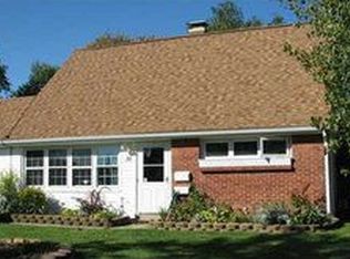 35 Riverdale Dr, Grand Island, NY 14072