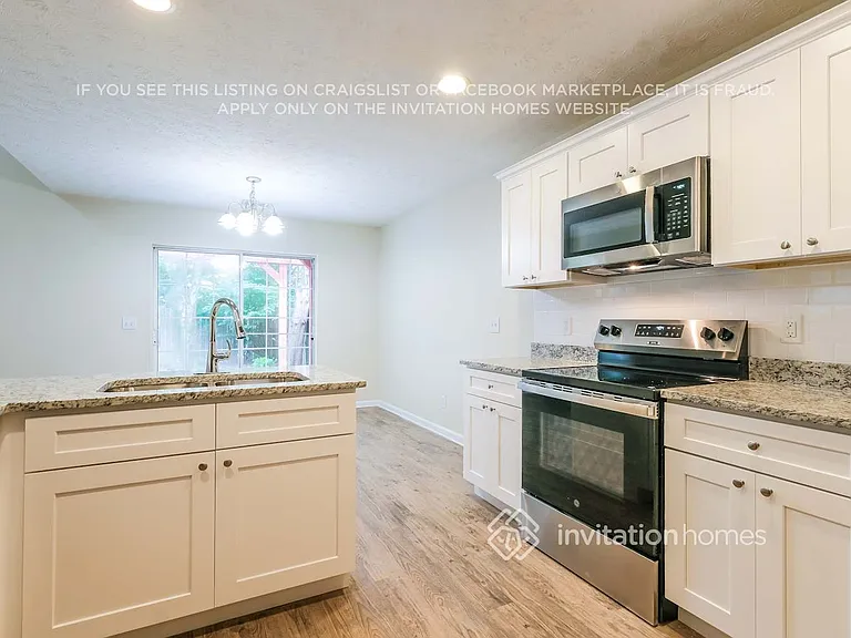 2235 Lexington Ln — Photo 9