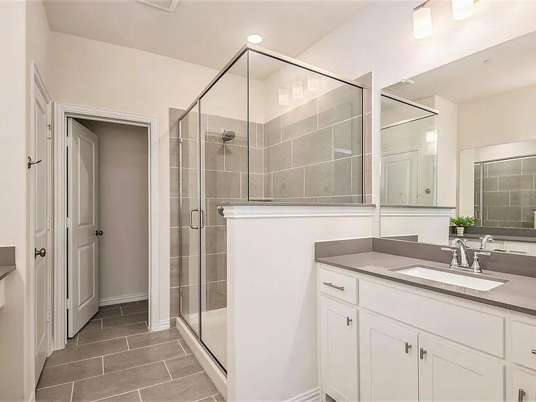 4525 Bishop St — Photo 14