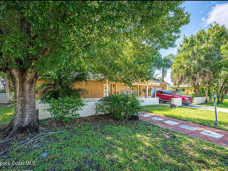 82 Haven Dr — Photo 3