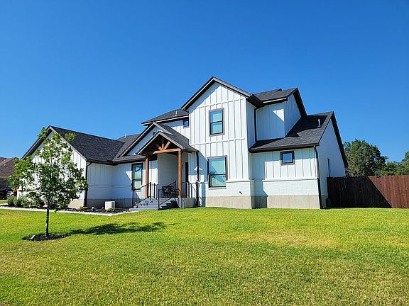 2nd image of 5705 Hamlet Dr