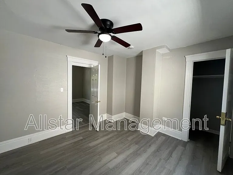 915 East Ave — Photo 17