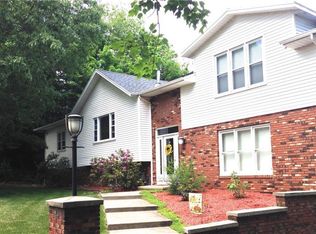 4 Hickory Hill Rd, Branford, CT 06405